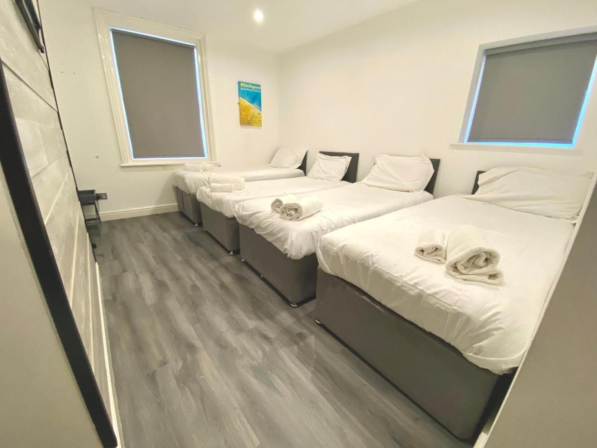 4 Bed Family House Near Beach By Blackpool Service Apartments Exterior photo